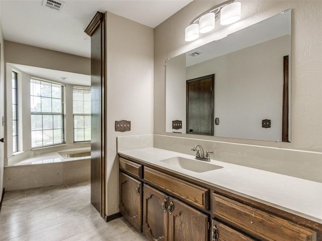 14055 Hummingbird Drive, Choctaw, OK 73020