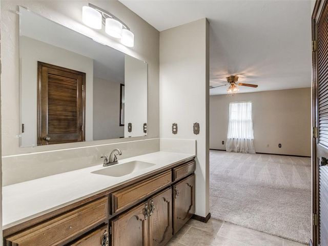 14055 Hummingbird Drive, Choctaw, OK 73020