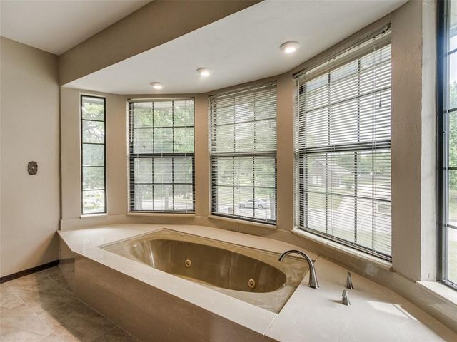 14055 Hummingbird Drive, Choctaw, OK 73020