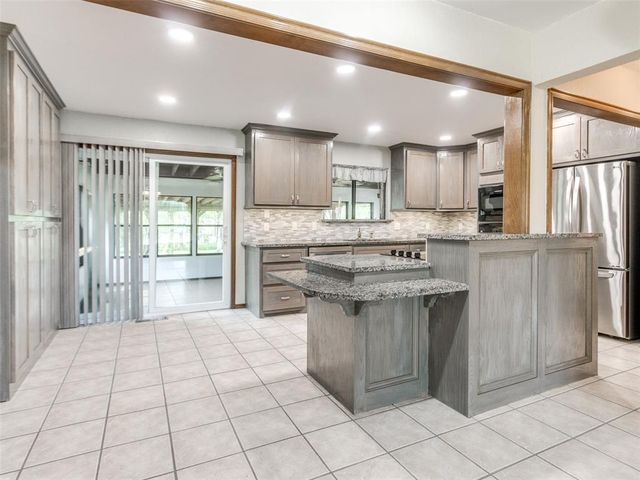 14055 Hummingbird Drive, Choctaw, OK 73020