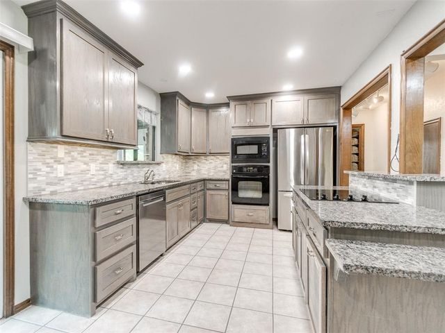 14055 Hummingbird Drive, Choctaw, OK 73020
