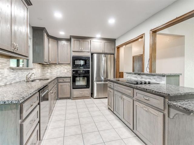 14055 Hummingbird Drive, Choctaw, OK 73020
