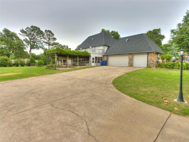 14055 Hummingbird Drive, Choctaw, OK 73020