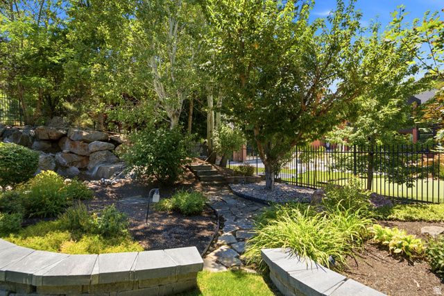 4220 SUMMERWOOD DR, Bountiful, UT 84010