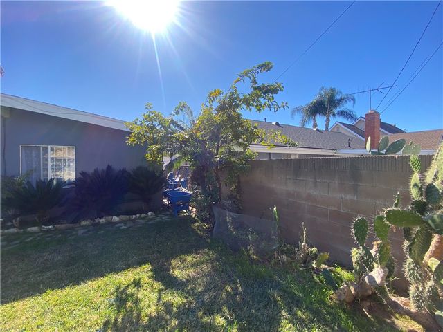 301 W Parkwood, La Habra, CA 90631