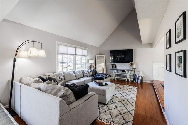 156 Oak Bridge, Greece, NY 14612