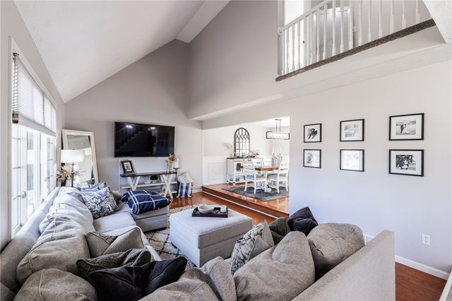 156 Oak Bridge, Greece, NY 14612