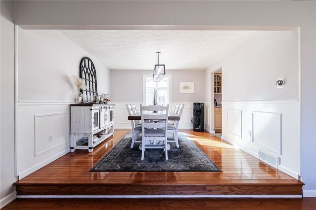 156 Oak Bridge, Greece, NY 14612