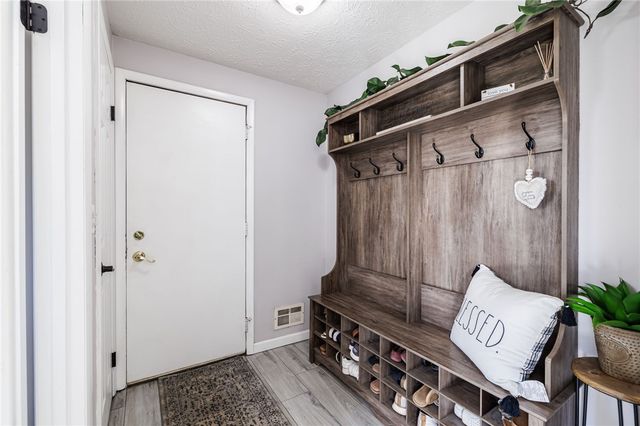 156 Oak Bridge, Greece, NY 14612