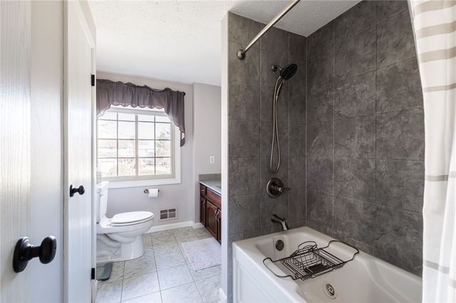 156 Oak Bridge, Greece, NY 14612