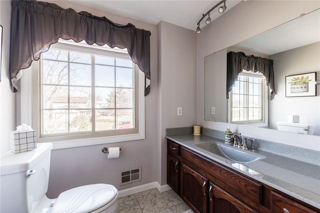 156 Oak Bridge, Greece, NY 14612