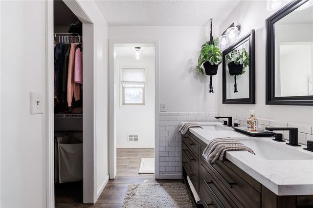 156 Oak Bridge, Greece, NY 14612