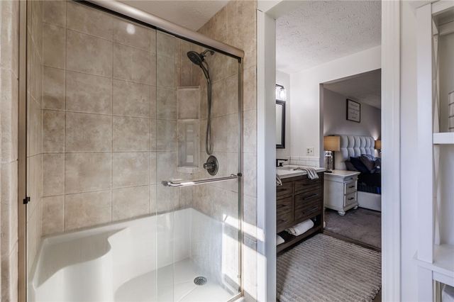 156 Oak Bridge, Greece, NY 14612