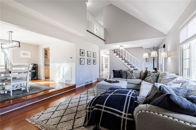 156 Oak Bridge, Greece, NY 14612