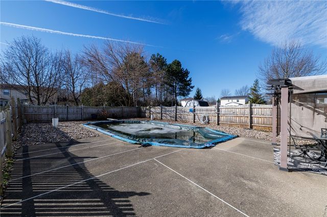 156 Oak Bridge, Greece, NY 14612