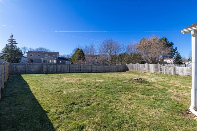 156 Oak Bridge, Greece, NY 14612