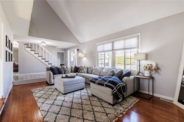 156 Oak Bridge, Greece, NY 14612