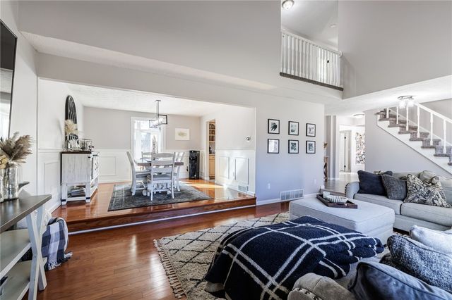 156 Oak Bridge, Greece, NY 14612