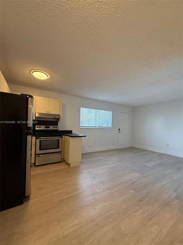 131 NW 77th St 6, Miami, FL 33150