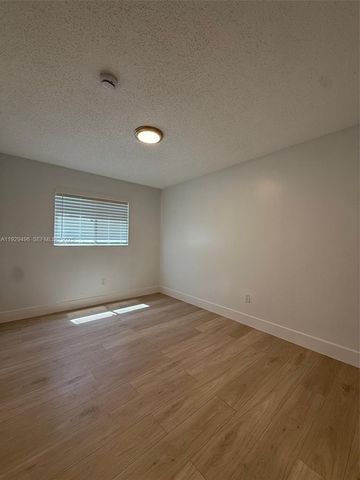 131 NW 77th St 6, Miami, FL 33150