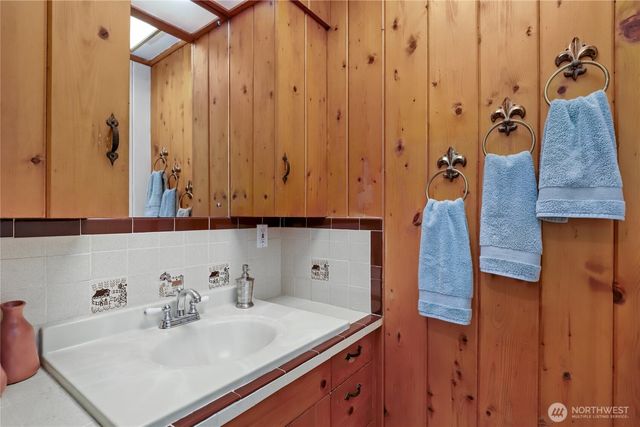 5762 Chico Way NW, Bremerton, WA 98312