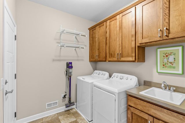 316 Wedgewood Circle, Hudson, WI 54016