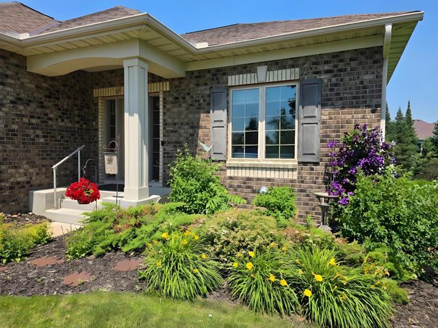 316 Wedgewood Circle, Hudson, WI 54016