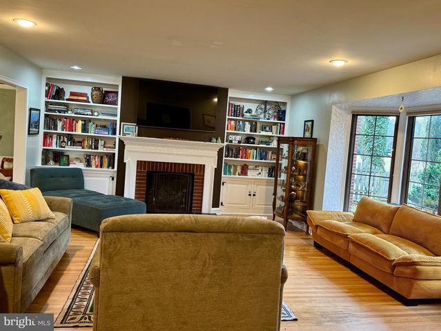 25 FARMWAY DR, Richboro, PA 18954