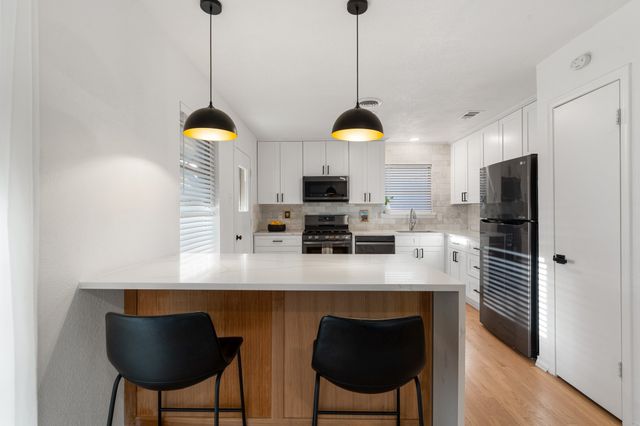 9209 Lindaro Lane, Dallas, TX 75228