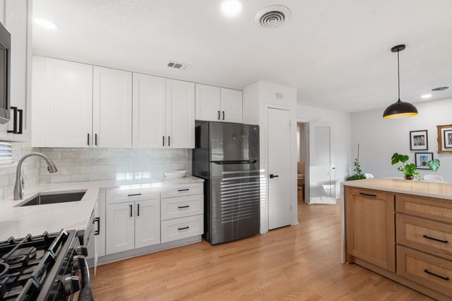 9209 Lindaro Lane, Dallas, TX 75228