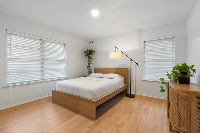 9209 Lindaro Lane, Dallas, TX 75228