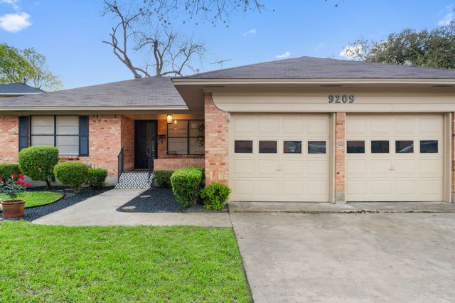 9209 Lindaro Lane, Dallas, TX 75228
