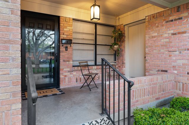 9209 Lindaro Lane, Dallas, TX 75228