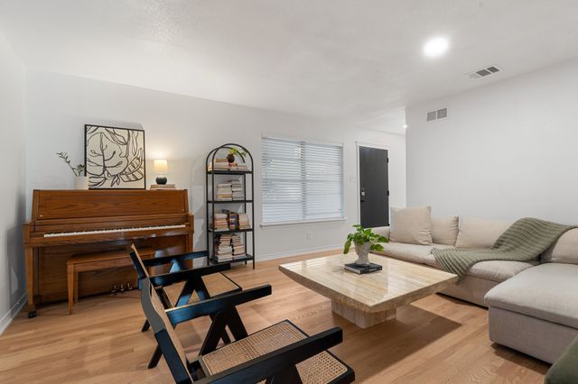 9209 Lindaro Lane, Dallas, TX 75228