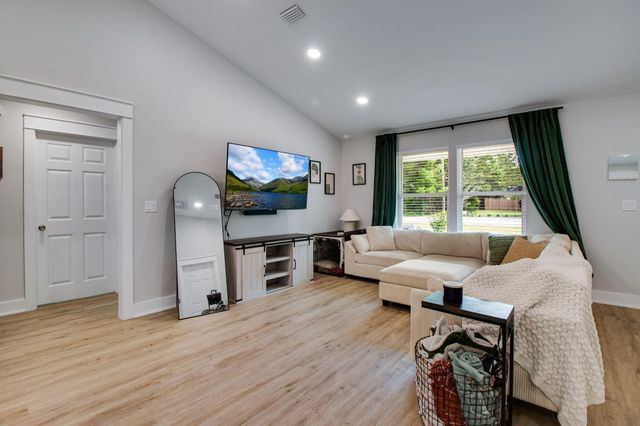 43 E Crocus Avenue, Defuniak Springs, FL 32433