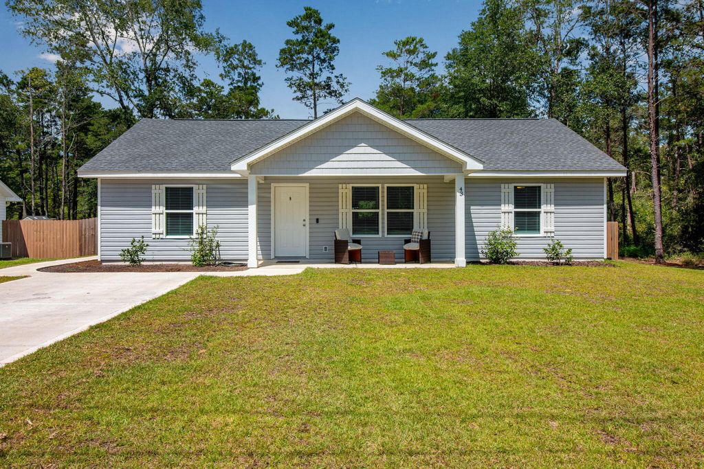 43 E Crocus Avenue, Defuniak Springs, FL 32433