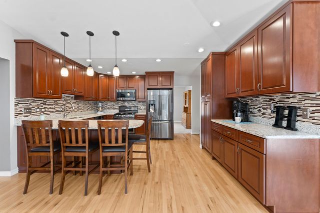 12205 Oakcrest Drive, Huntley, IL 60142