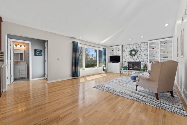 12205 Oakcrest Drive, Huntley, IL 60142