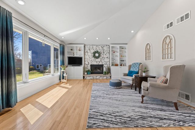 12205 Oakcrest Drive, Huntley, IL 60142