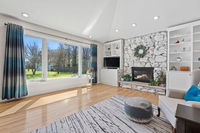 12205 Oakcrest Drive, Huntley, IL 60142