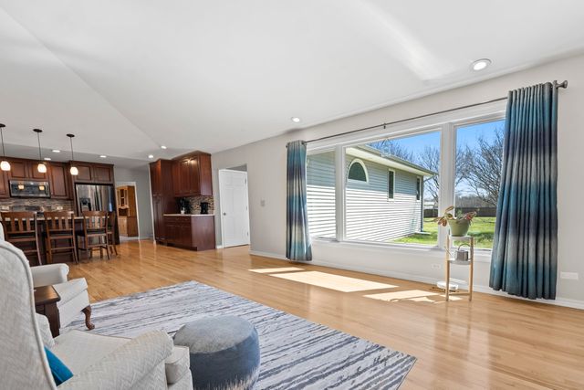 12205 Oakcrest Drive, Huntley, IL 60142