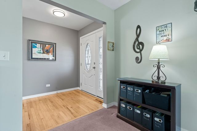 12205 Oakcrest Drive, Huntley, IL 60142