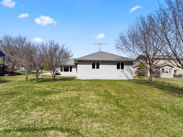 12205 Oakcrest Drive, Huntley, IL 60142