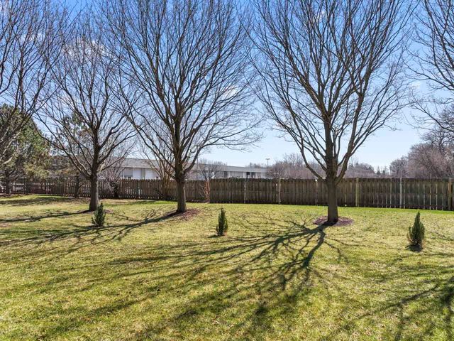 12205 Oakcrest Drive, Huntley, IL 60142