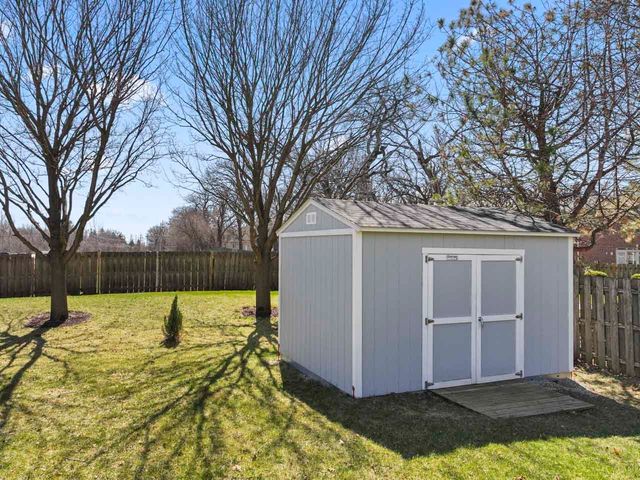 12205 Oakcrest Drive, Huntley, IL 60142