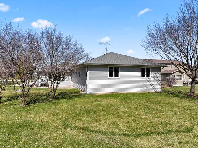 12205 Oakcrest Drive, Huntley, IL 60142