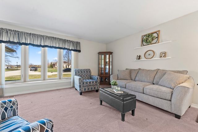 12205 Oakcrest Drive, Huntley, IL 60142