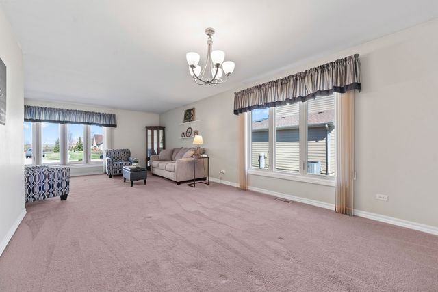 12205 Oakcrest Drive, Huntley, IL 60142