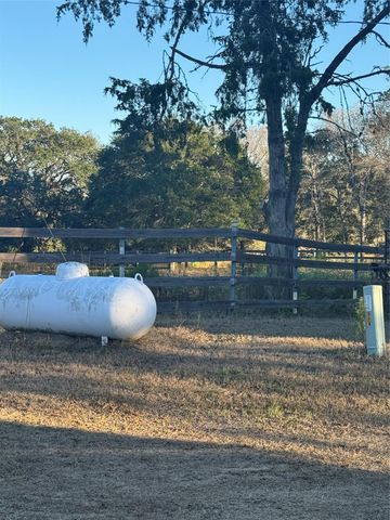 2636 E FM 532, Schulenburg, TX 78956