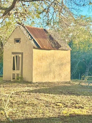 2636 E FM 532, Schulenburg, TX 78956